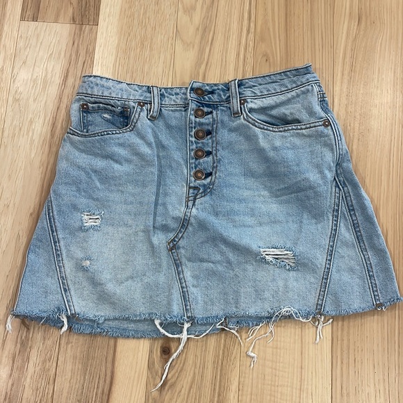 Free People distressed denim mini skirt, size 28 - Picture 2 of 5